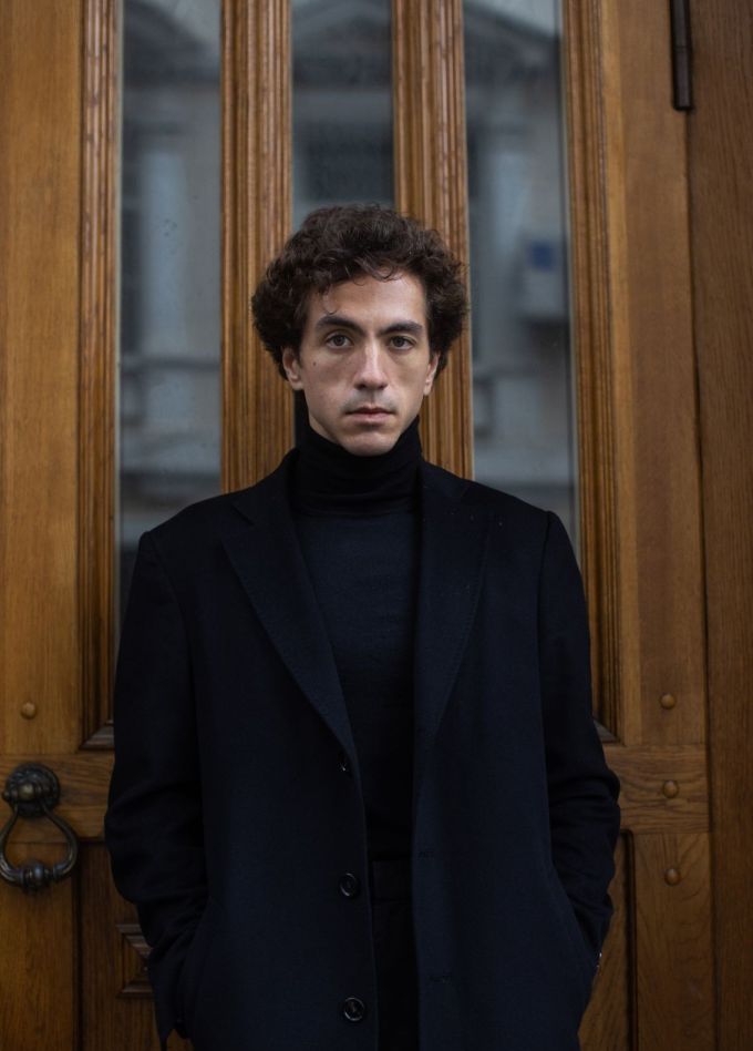 Константин Емельянов