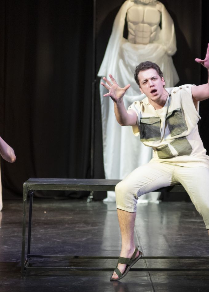 Новый Амфитрион