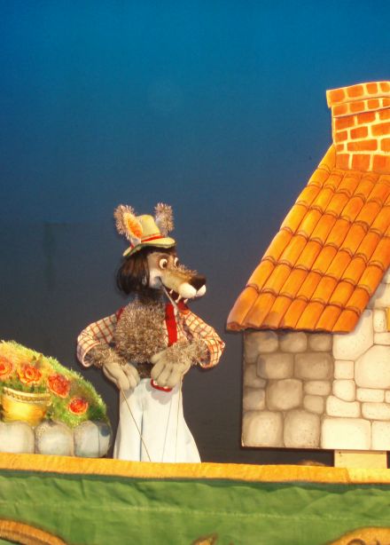 Три поросёнка и волк