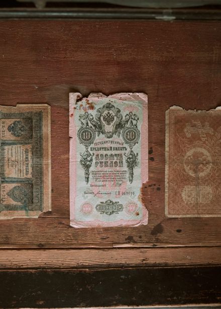 Про деньги: от «собачьего налога» до доходного дома