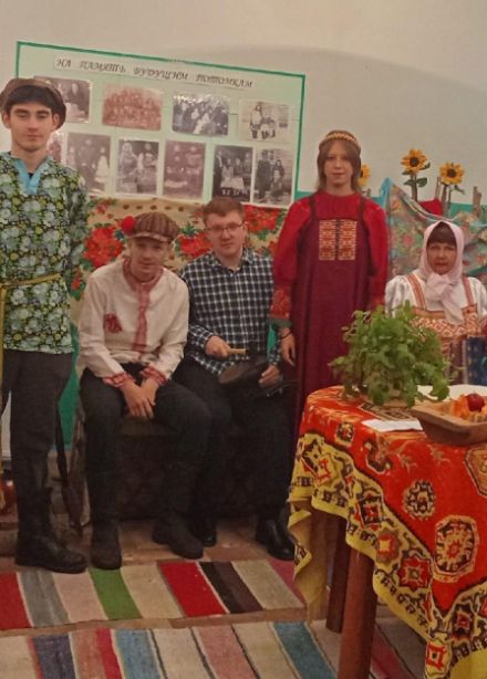 Познавательная программа "Путешествие в царство старины"